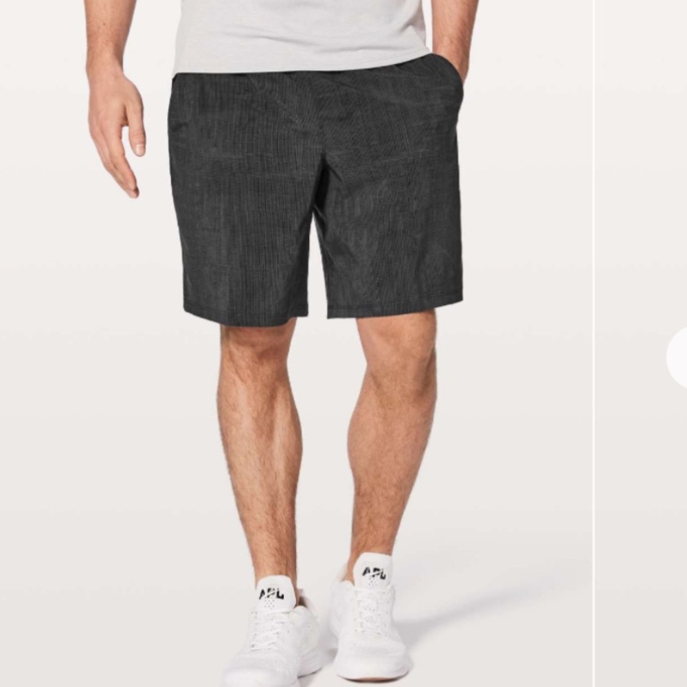 Lululemon Pace Breaker Short 9" *Linerless
Grid Lines Deep Coal Black